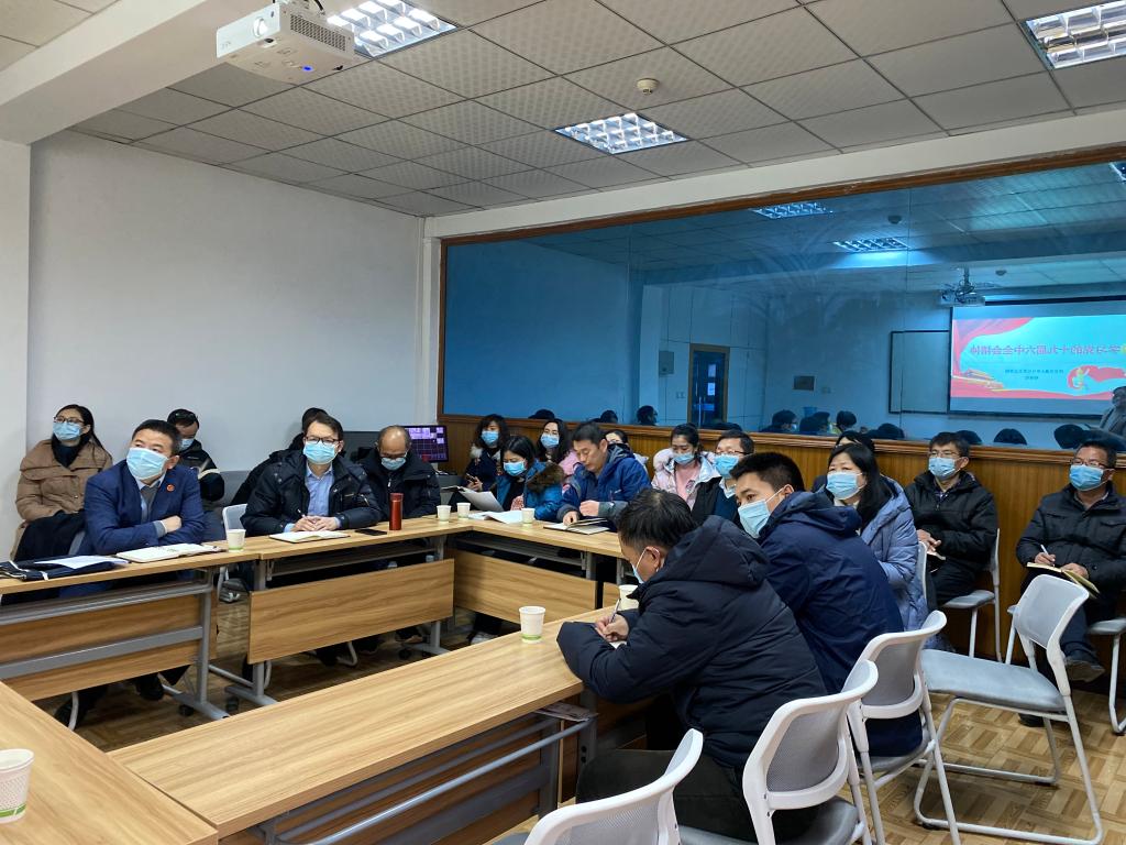 jk黑色丝袜美女被视频网站