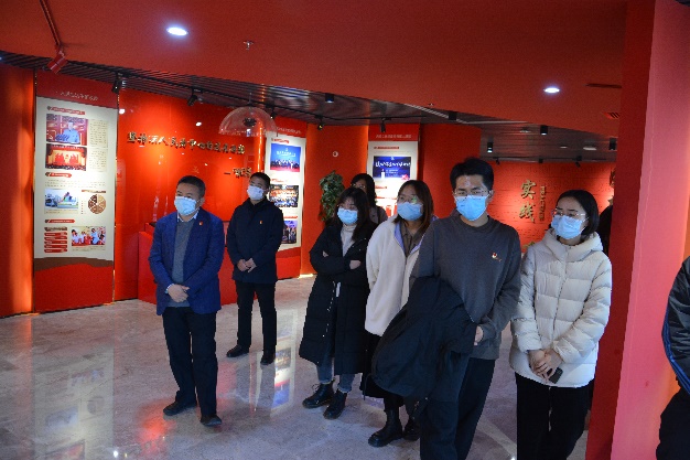 jk黑色丝袜美女被视频网站