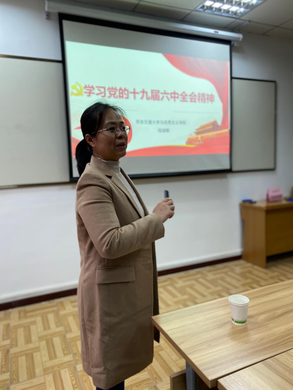 jk黑色丝袜美女被视频网站