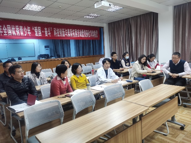 jk黑色丝袜美女被视频网站