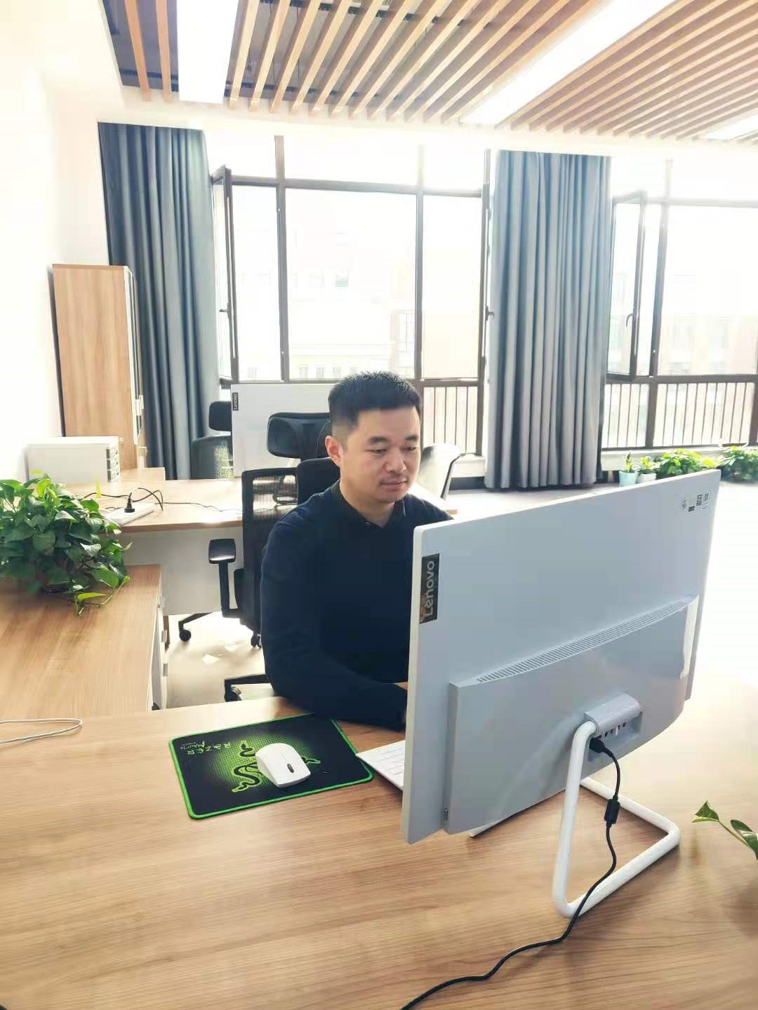jk黑色丝袜美女被视频网站
