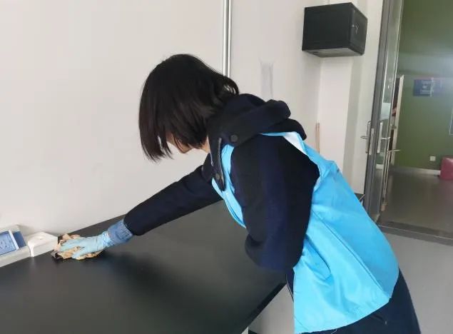jk黑色丝袜美女被视频网站